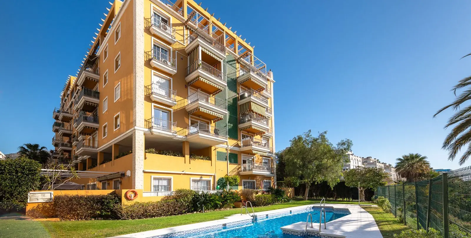 Venta de apartamento en planta media en Marbella 4