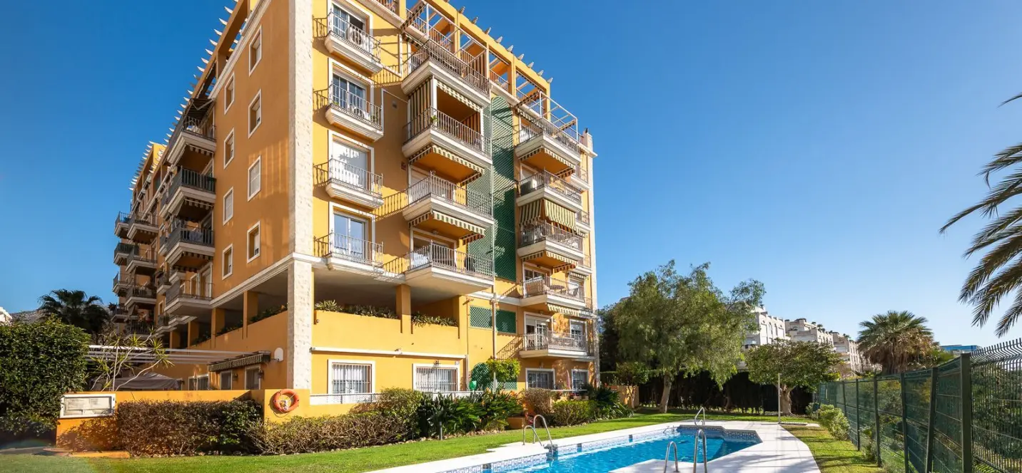 Venta de apartamento en planta media en Marbella 3