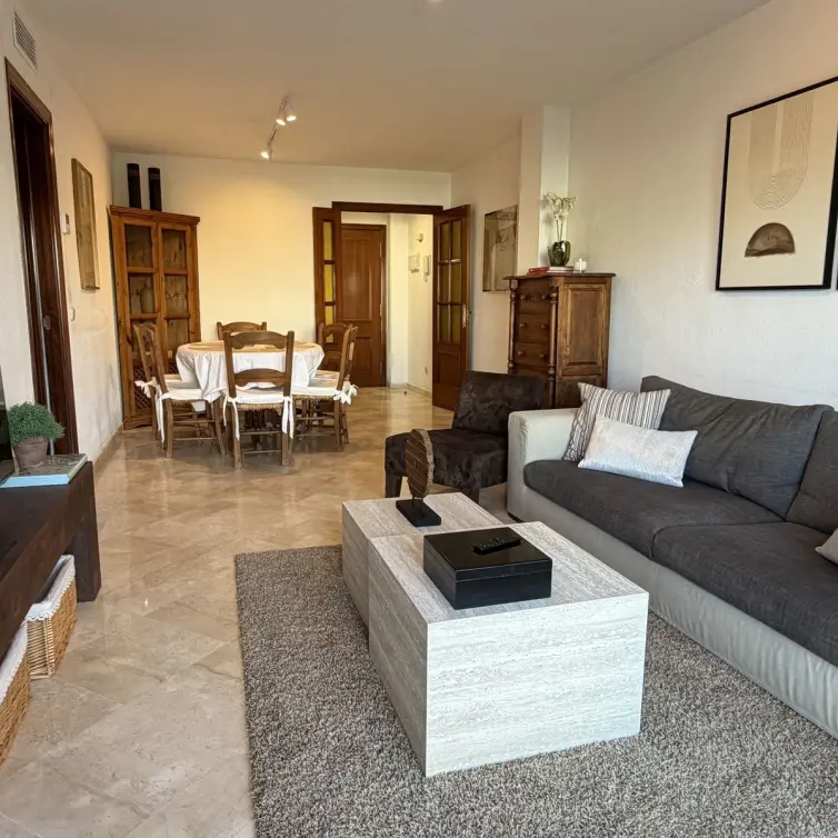 Venta de apartamento en planta media en Marbella