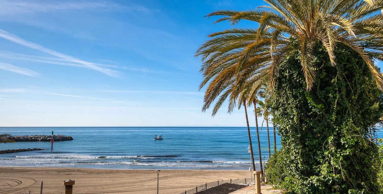 Venta de apartamento en planta media en Marbella 13