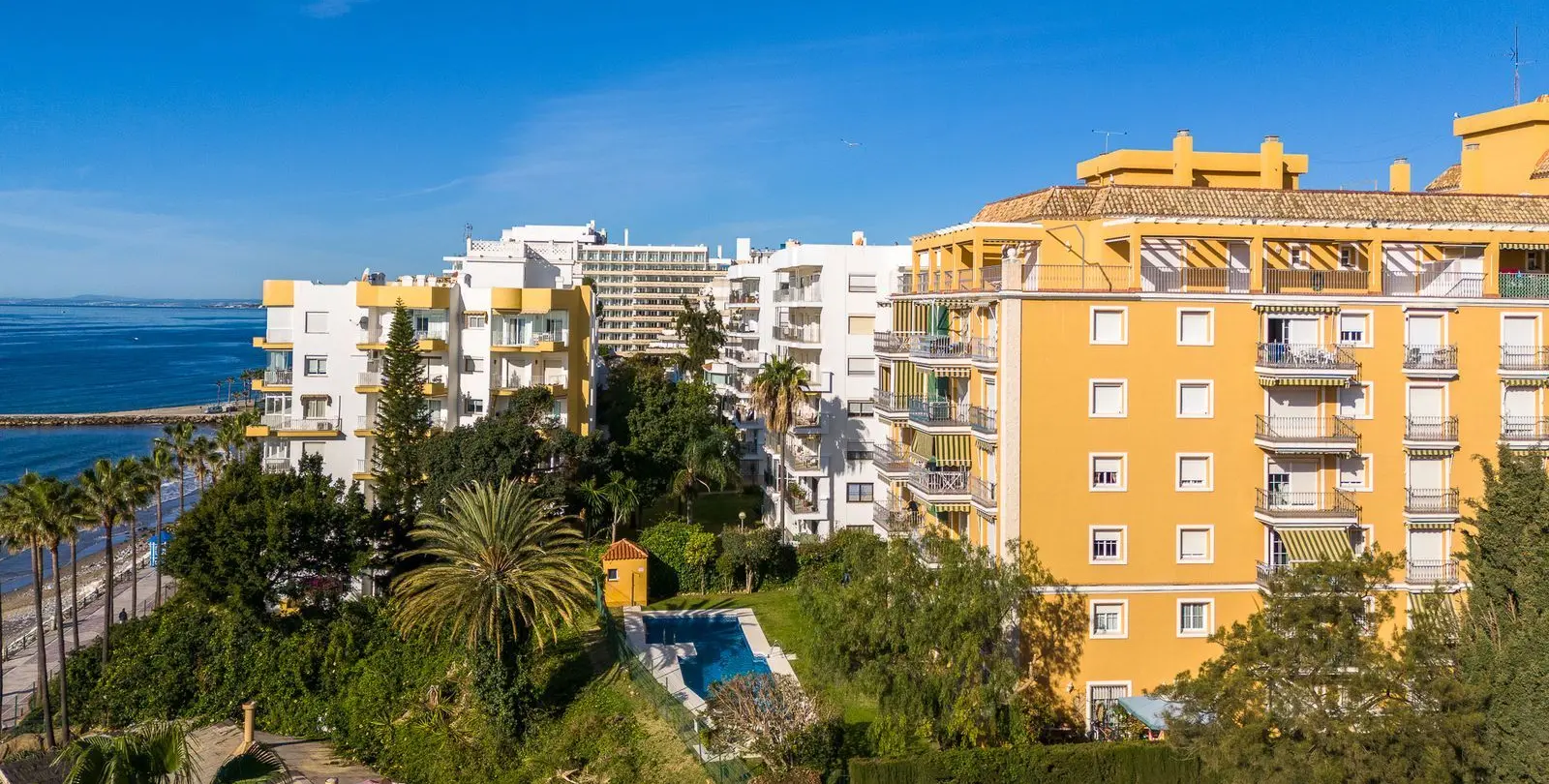 Venta de apartamento en planta media en Marbella 23