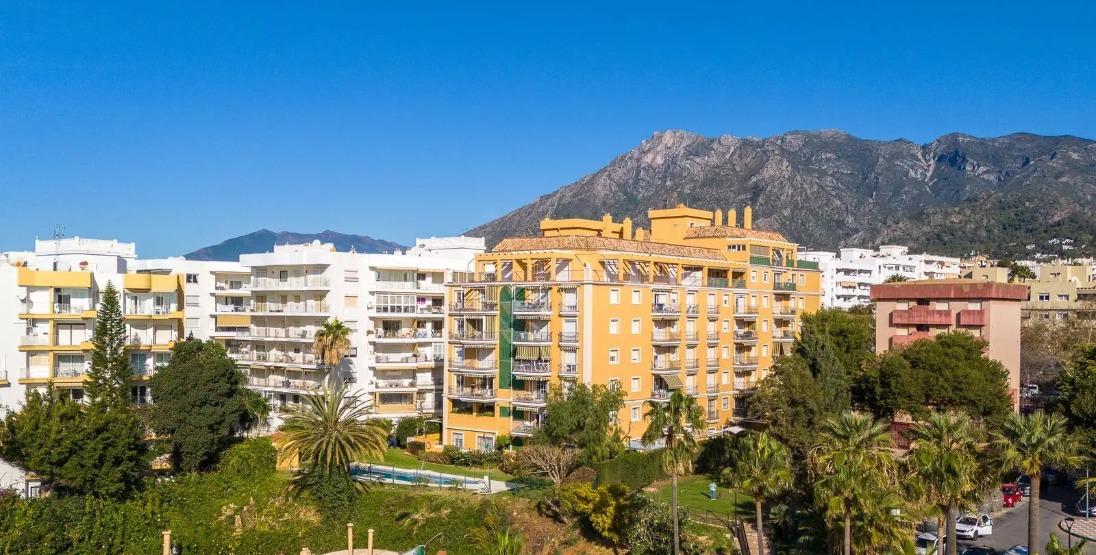 Venta de apartamento en planta media en Marbella 32