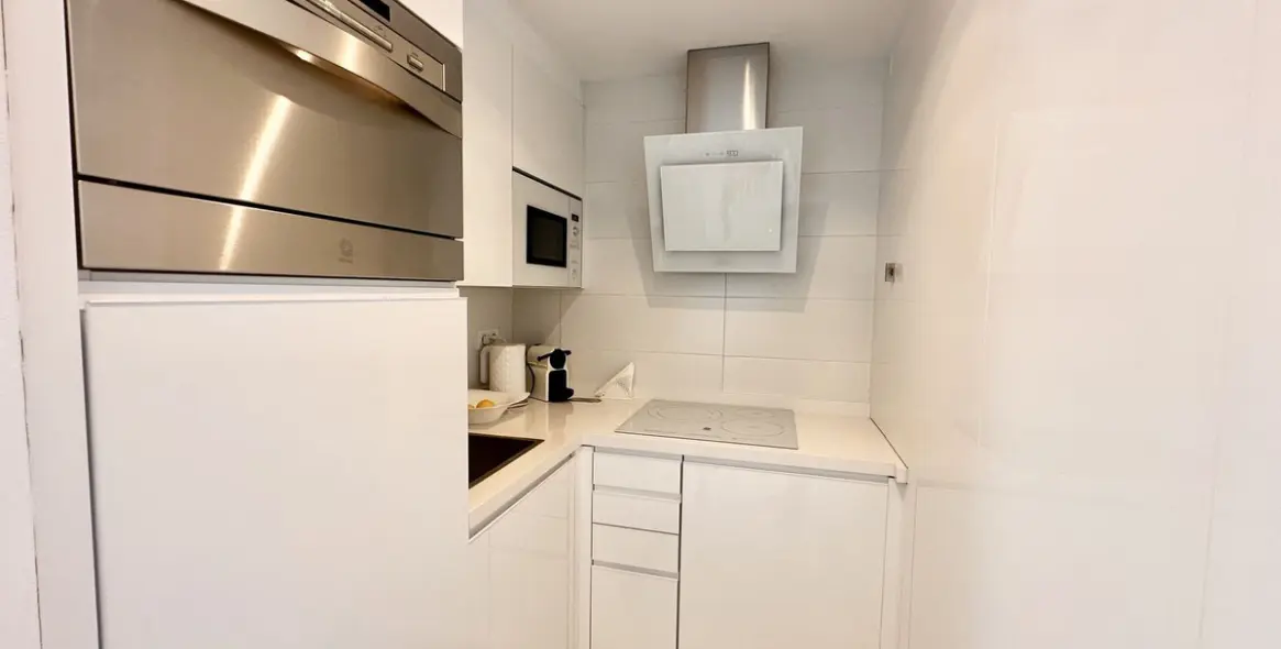 Short-term rent of middle floor apartment in Marbella 9