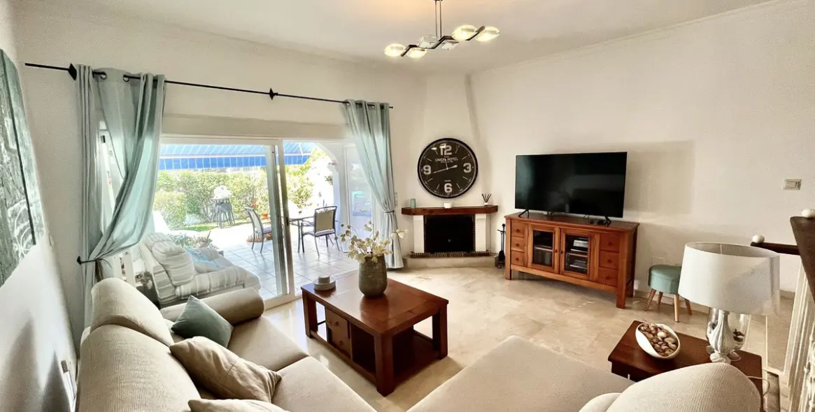 Краткосрочная аренда дома на две семьи в El Paraiso 11