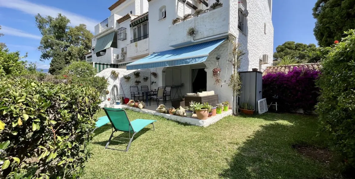 Short-term rent of semi-detached house in El Paraiso 1