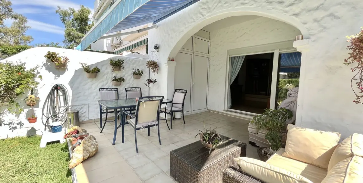 Short-term rent of semi-detached house in El Paraiso 5