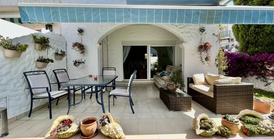 Short-term rent of semi-detached house in El Paraiso 6