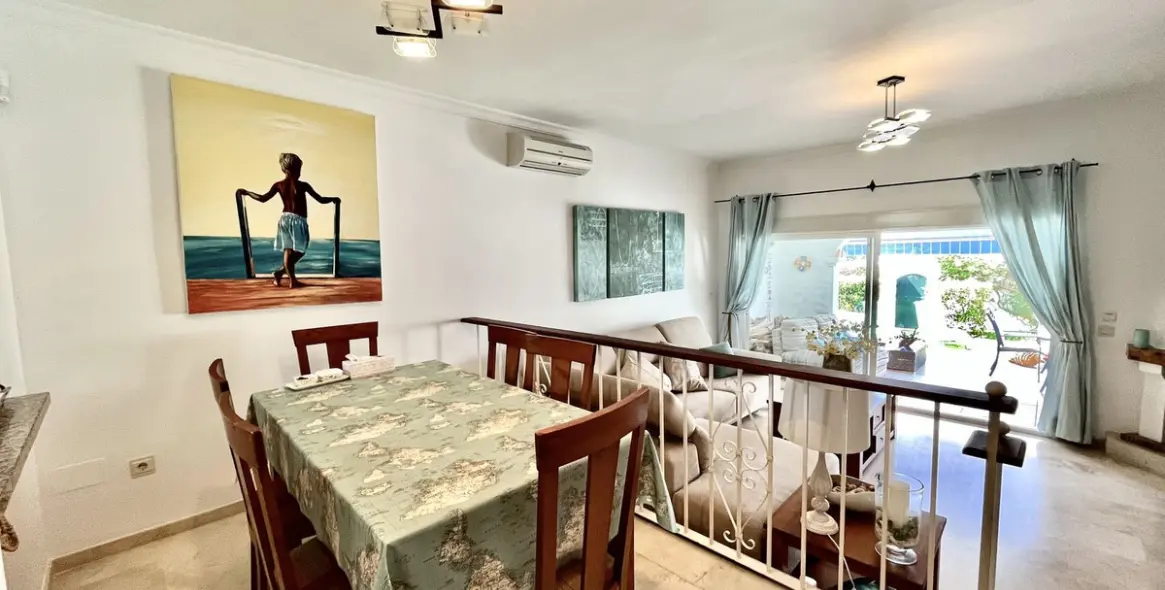 Short-term rent of semi-detached house in El Paraiso 13