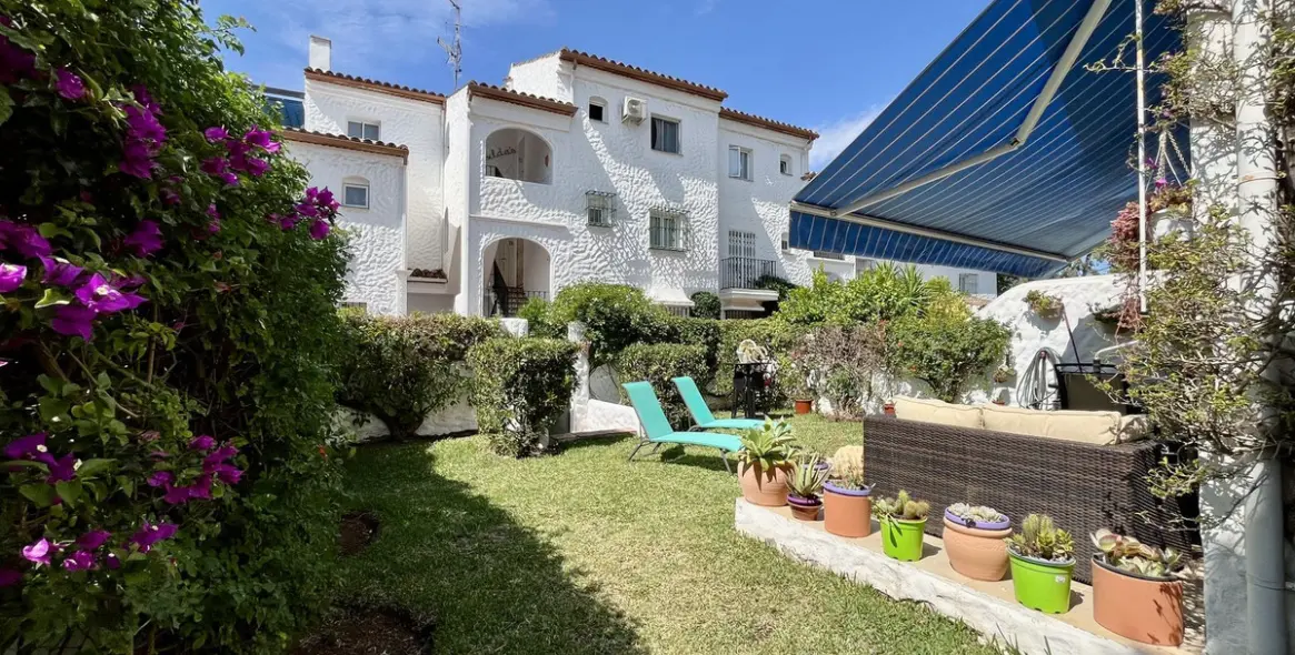 Short-term rent of semi-detached house in El Paraiso 14
