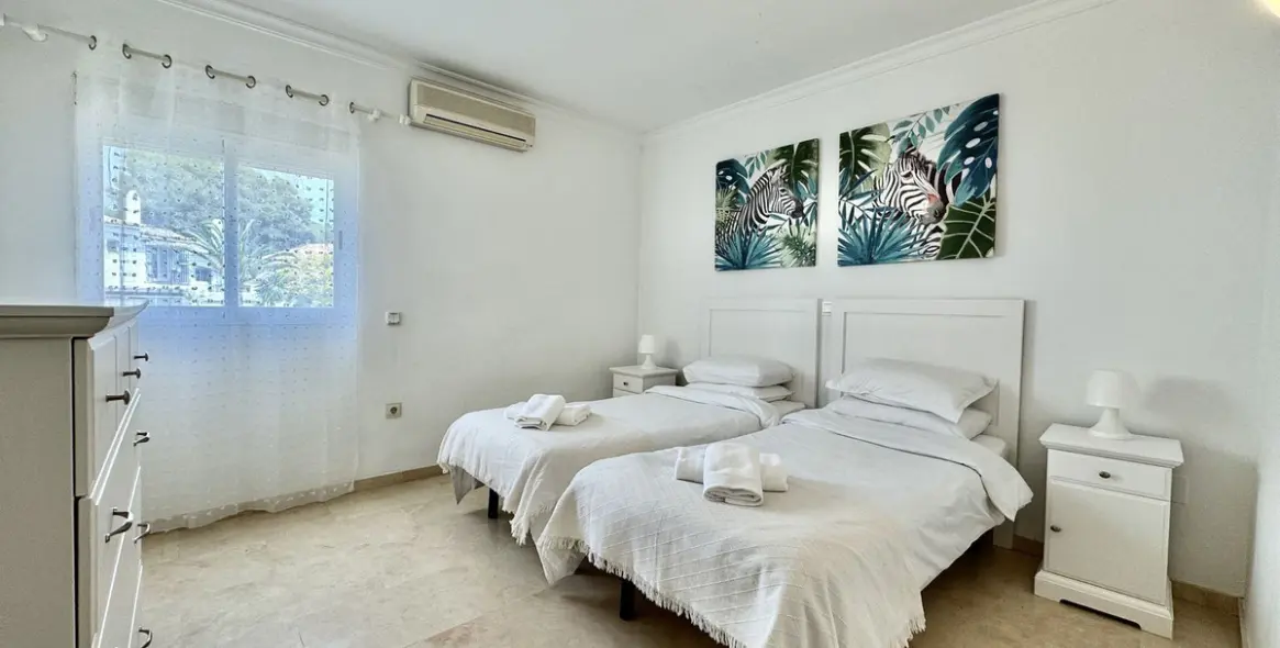 Short-term rent of semi-detached house in El Paraiso 20
