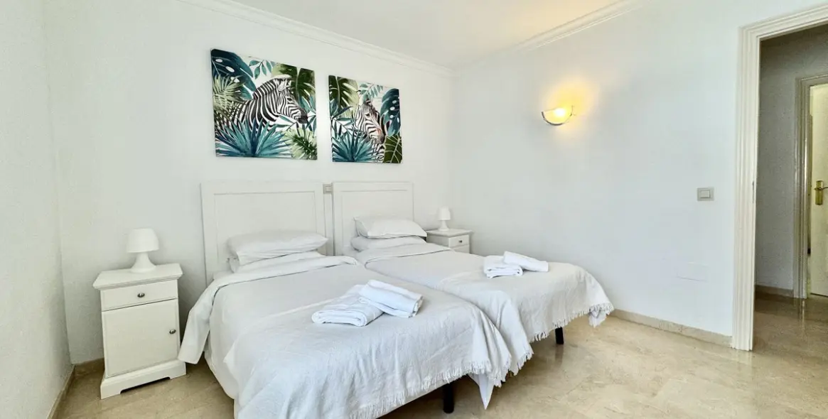 Short-term rent of semi-detached house in El Paraiso 21