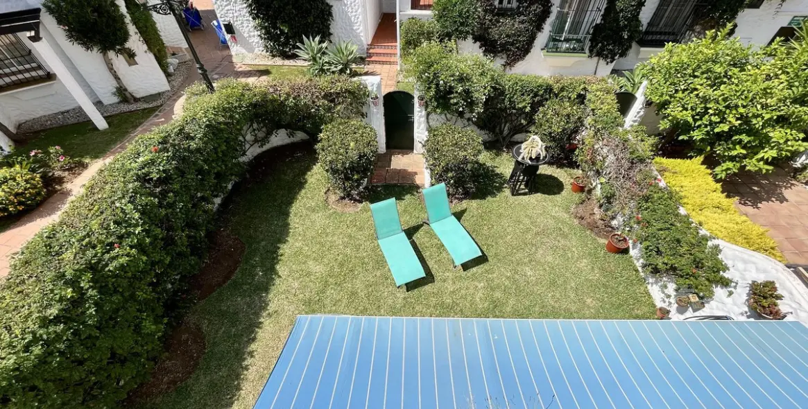 Short-term rent of semi-detached house in El Paraiso 23