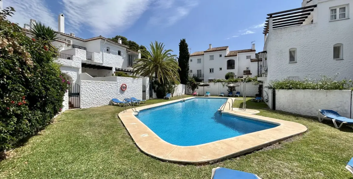 Short-term rent of semi-detached house in El Paraiso 26