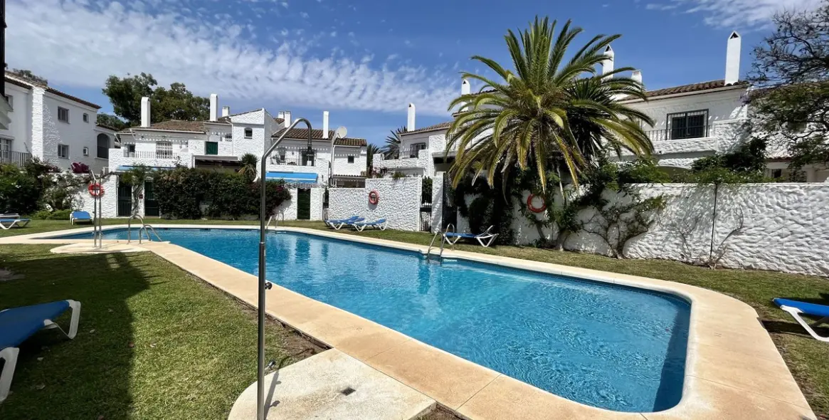 Short-term rent of semi-detached house in El Paraiso 27