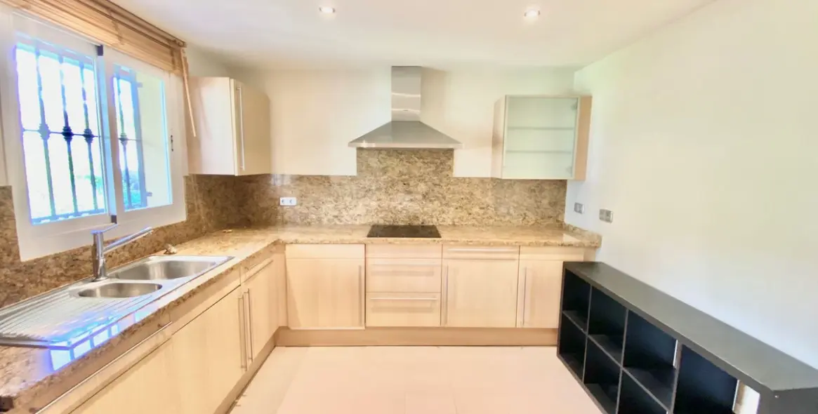 Long-term rent of middle floor apartment in Atalaya 19