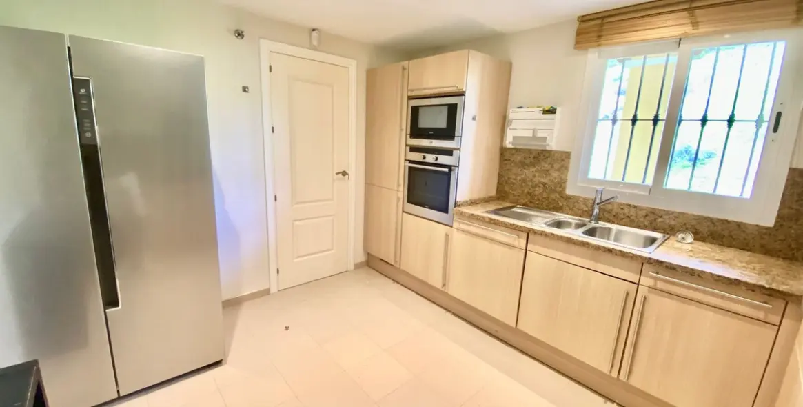 Long-term rent of middle floor apartment in Atalaya 20