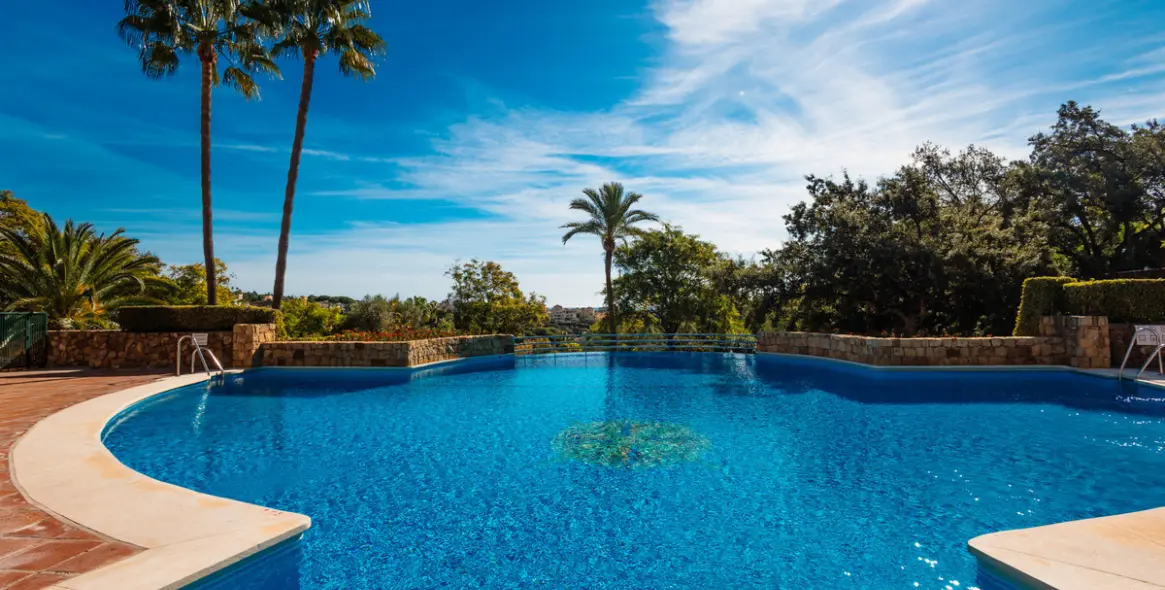 Long-term rent of middle floor apartment in Elviria 2