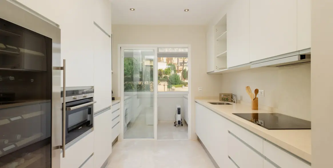 Long-term rent of middle floor apartment in Elviria 8