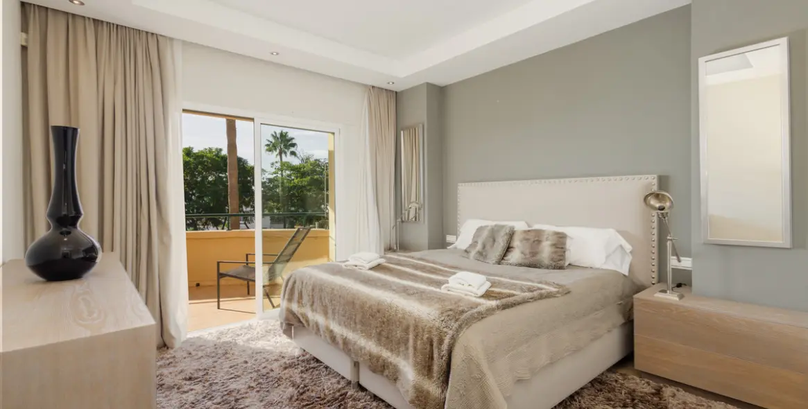 Long-term rent of middle floor apartment in Elviria 9