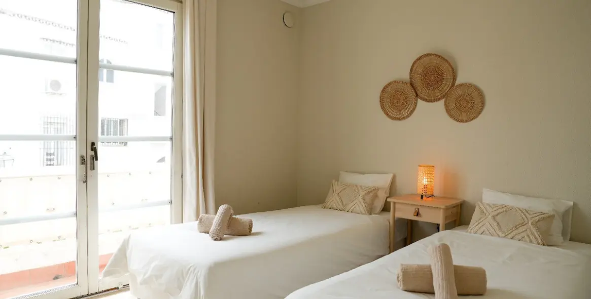 Long-term rent of middle floor apartment in El Paraiso 4