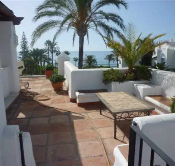 Short-term rent of penthouse in Estepona