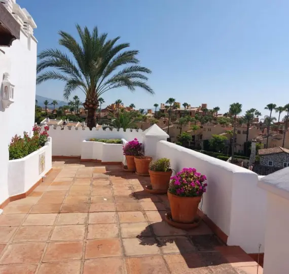 Short-term rent of penthouse in Estepona