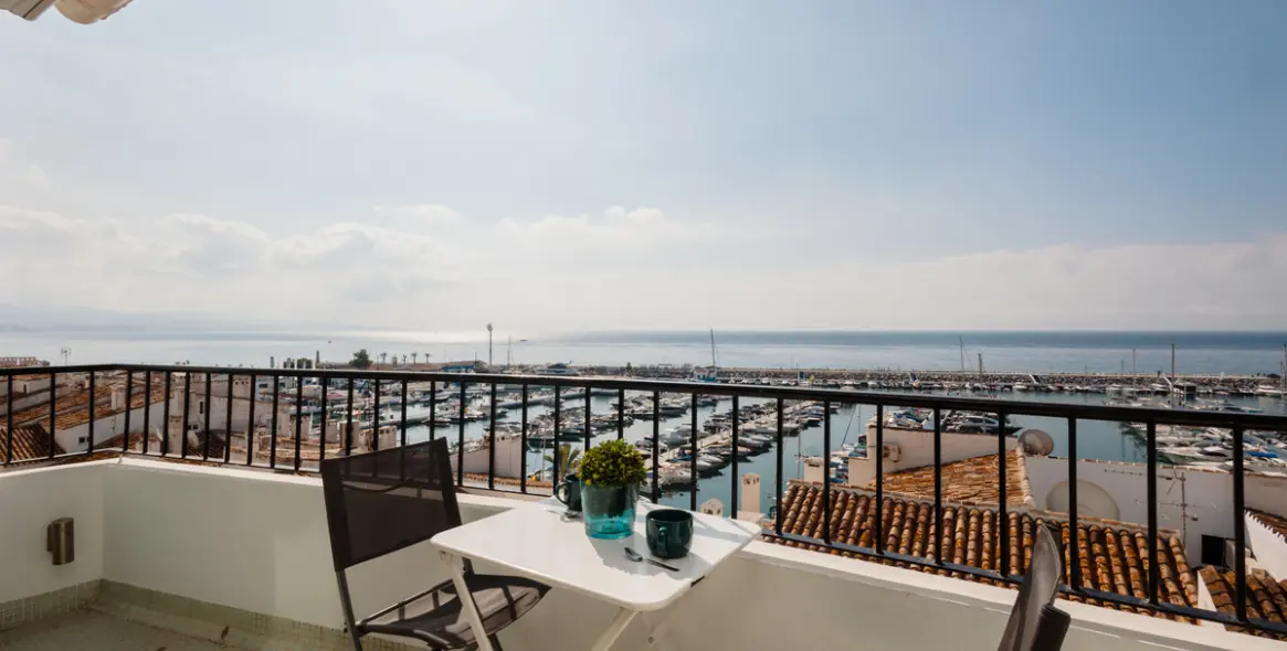 Long-term rent of middle floor apartment in Puerto Banús 11