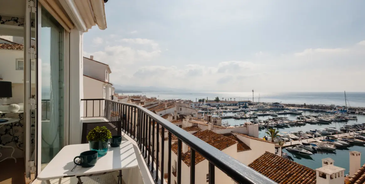 Long-term rent of middle floor apartment in Puerto Banús 13