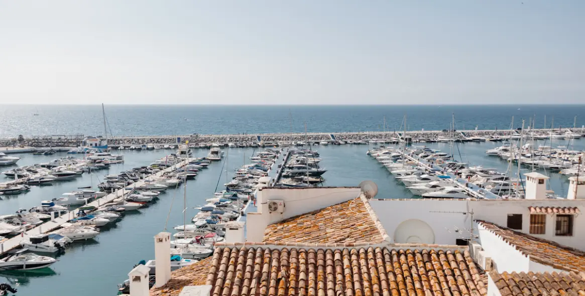 Long-term rent of middle floor apartment in Puerto Banús 14