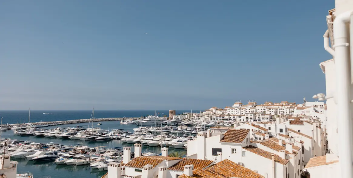 Long-term rent of middle floor apartment in Puerto Banús 15