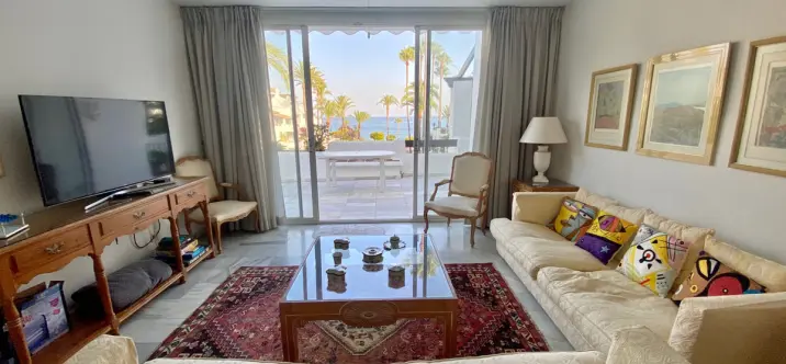 Short-term rent of penthouse in Estepona 1