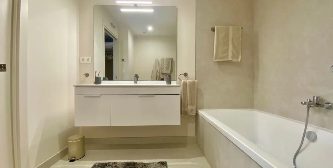 Venta de apartamento en planta media en La Cala de Mijas 38