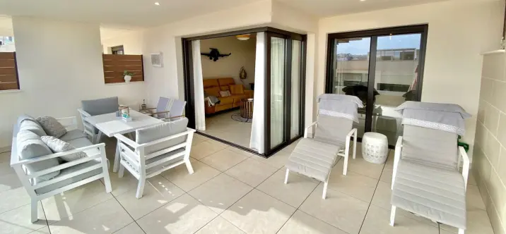 Venta de apartamento en planta media en La Cala de Mijas 2