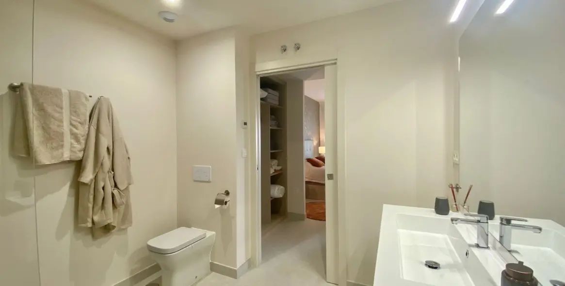 Sale of middle floor apartment in La Cala de Mijas 46
