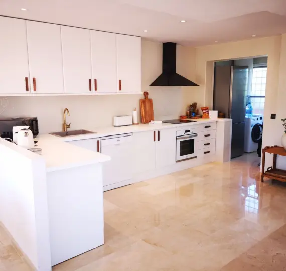 Short-term rent of penthouse duplex in Elviria