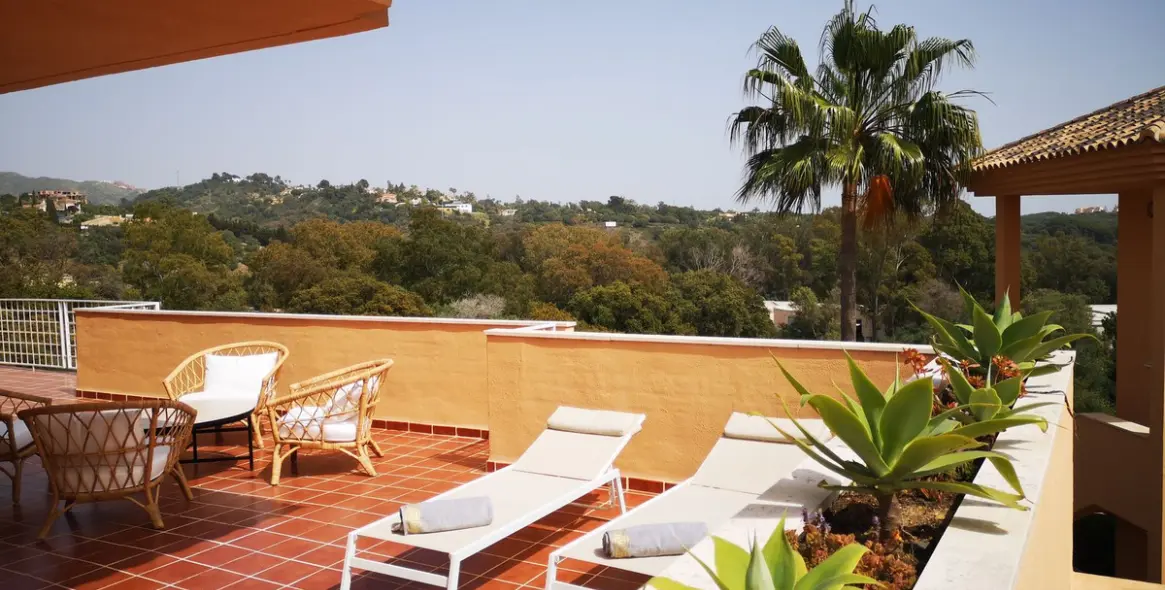 Short-term rent of penthouse duplex in Elviria 5