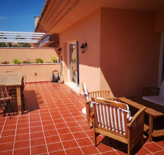 Short-term rent of penthouse duplex in Elviria