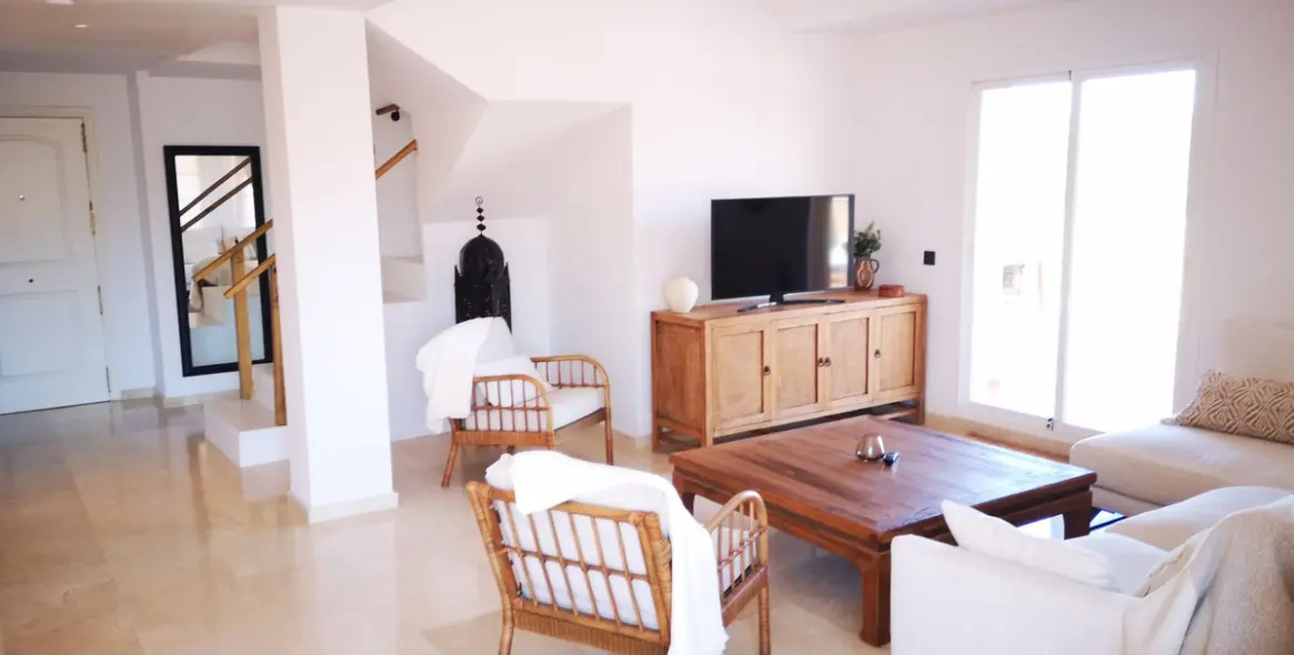 Short-term rent of penthouse duplex in Elviria 2