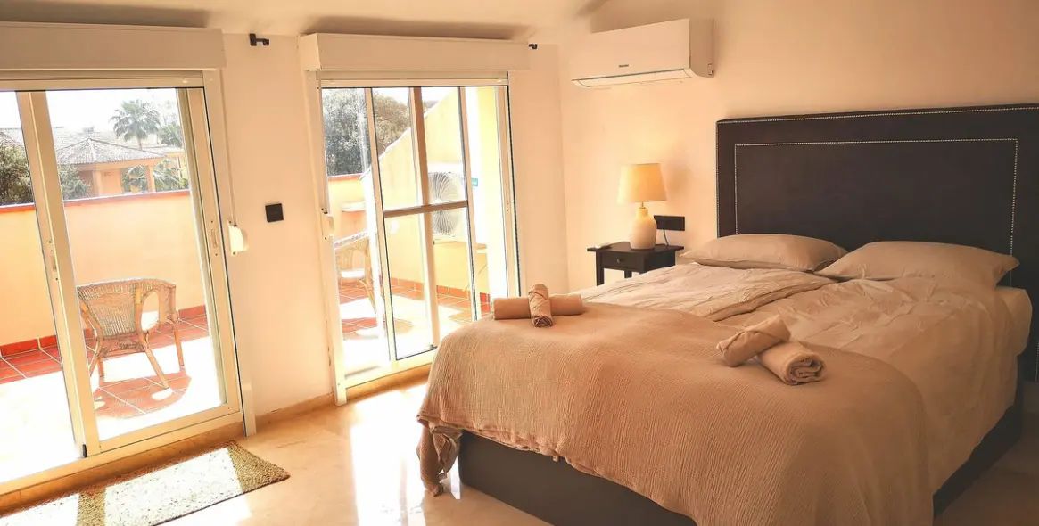 Short-term rent of penthouse duplex in Elviria 12