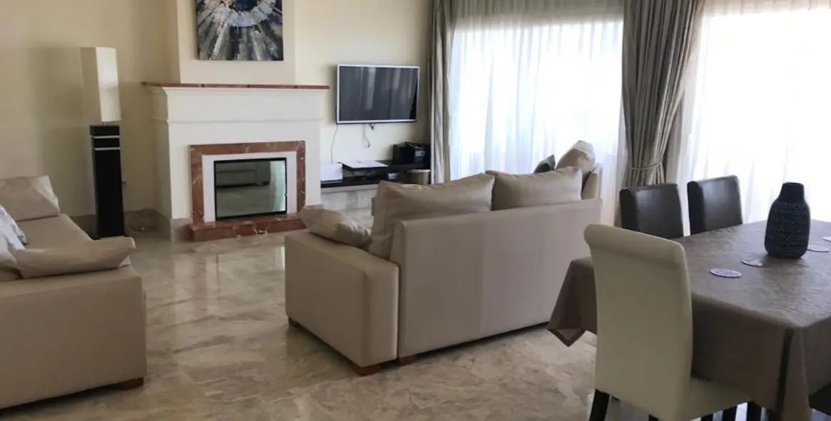 Long-term rent of middle floor apartment in Santa Clara 5