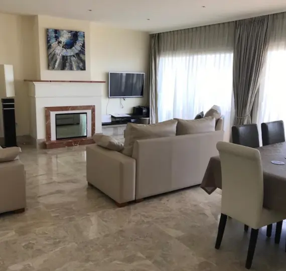 Long-term rent of middle floor apartment in Santa Clara