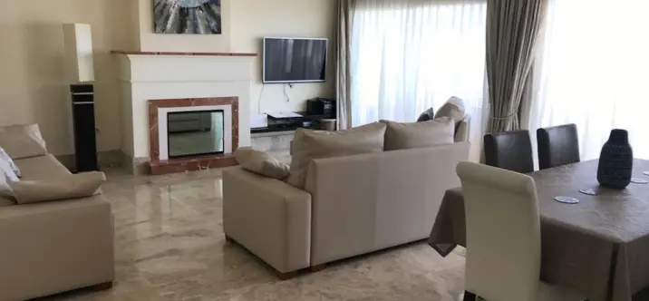 Long-term rent of middle floor apartment in Santa Clara 4