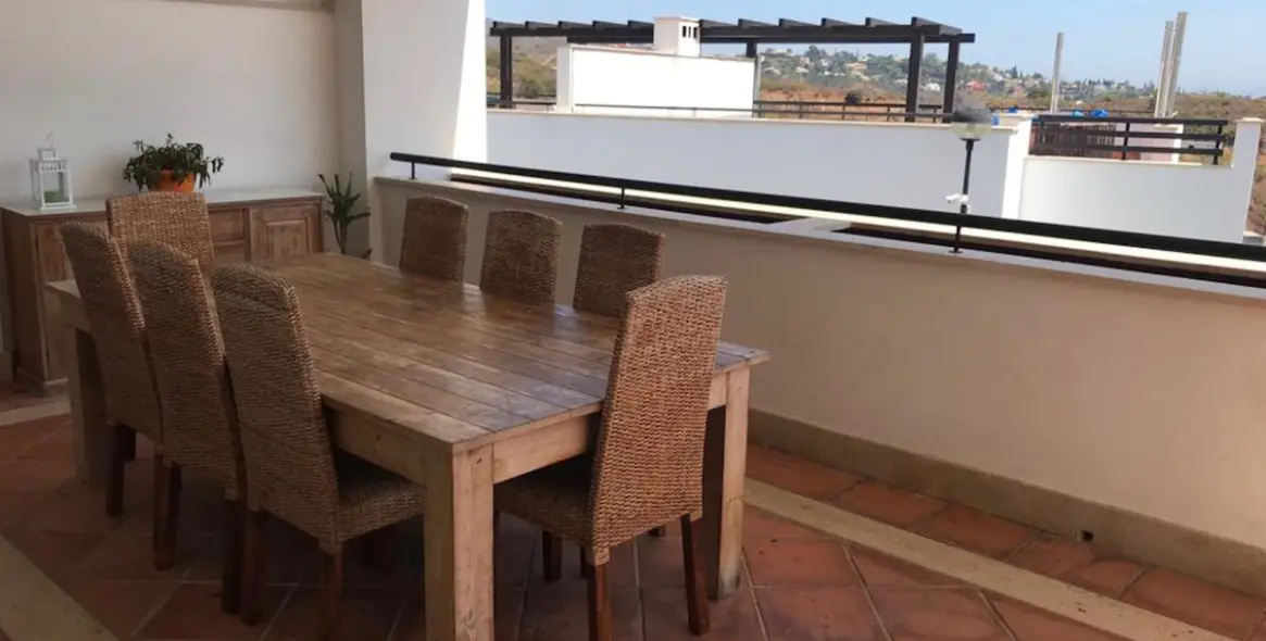 Long-term rent of middle floor apartment in Santa Clara 12