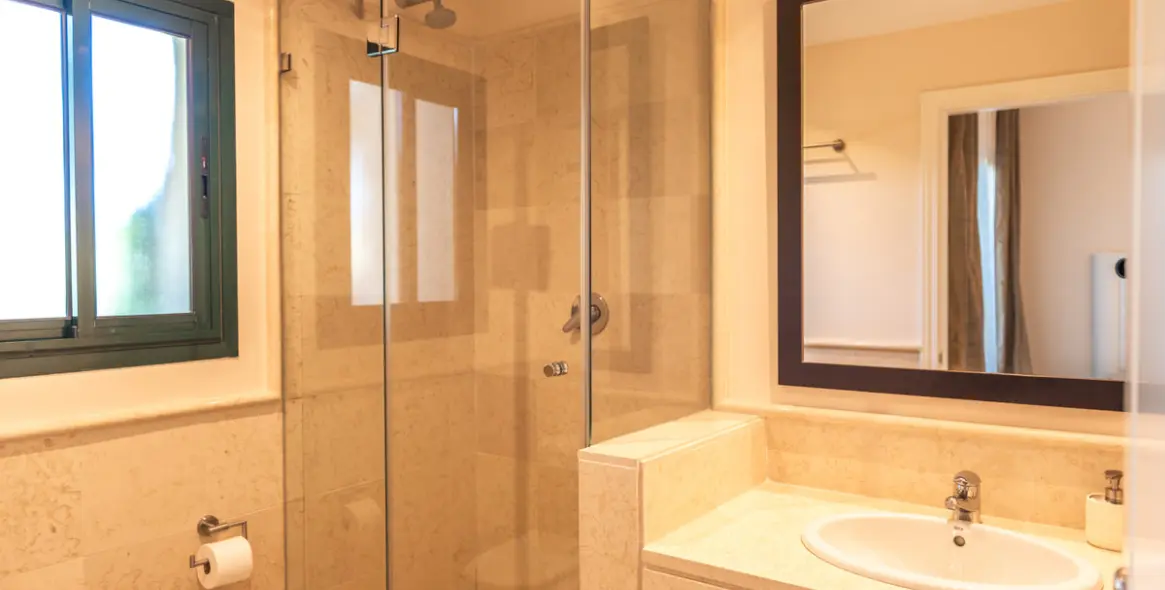 Long-term rent of ground floor apartment in Benahavís 8