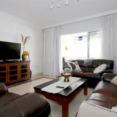 Alquiler a corto plazo de apartamento en planta media en Marbella