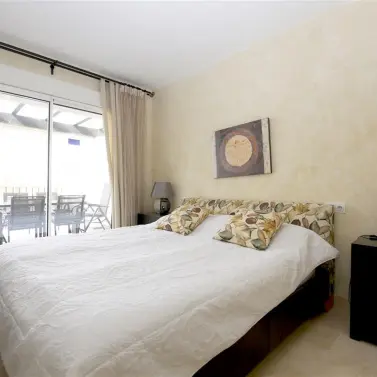 Alquiler a corto plazo de apartamento en planta media en Marbella