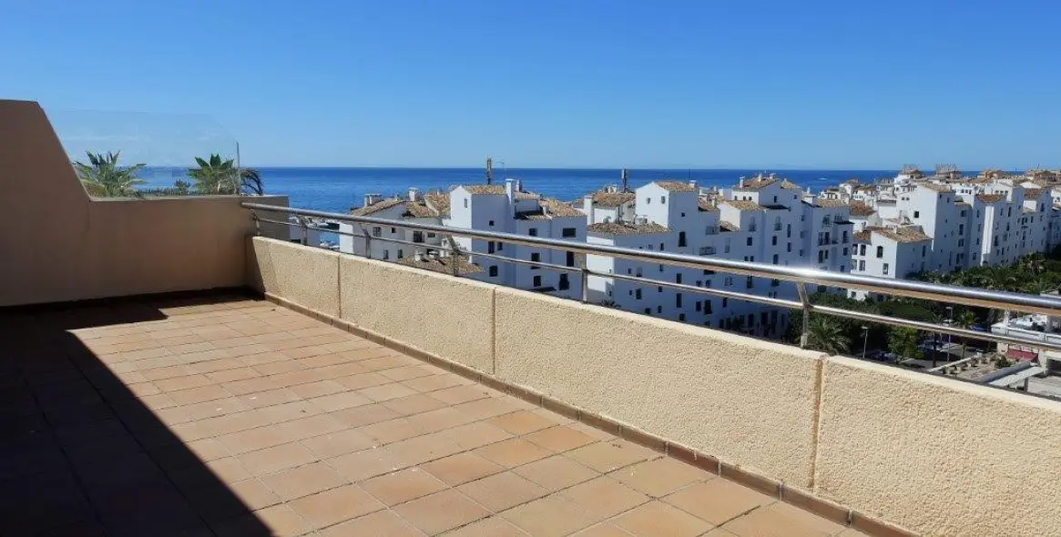 Short-term rent of penthouse in Puerto Banús 1