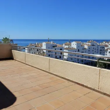 Short-term rent of penthouse in Puerto Banús
