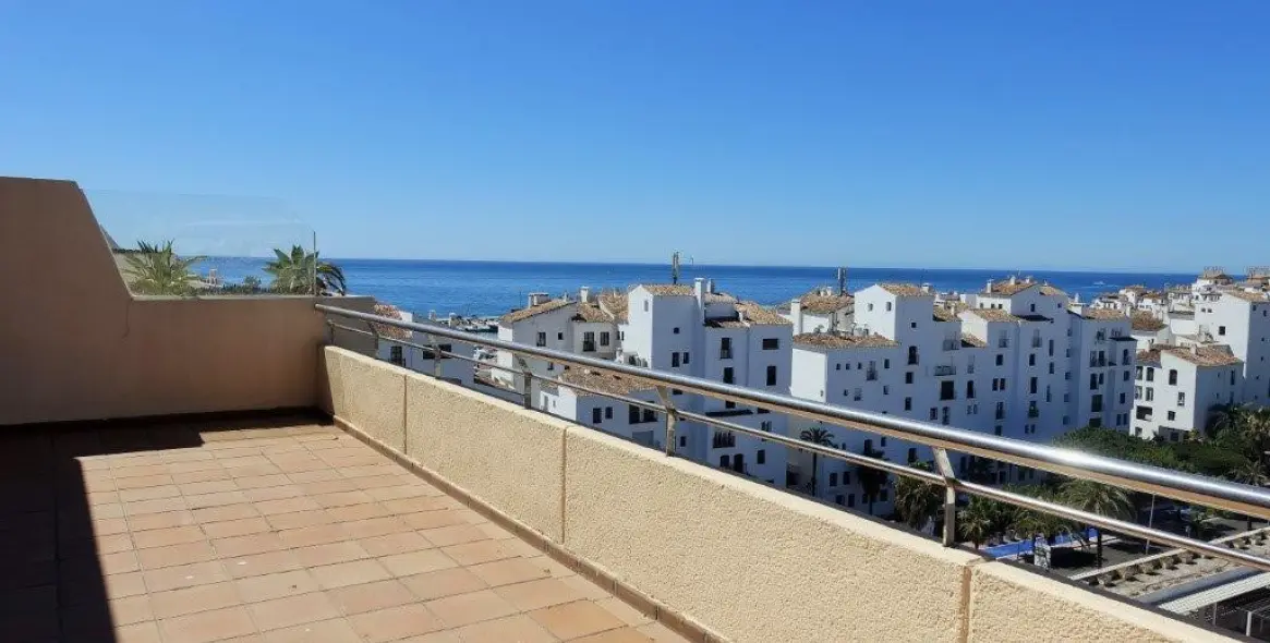 Short-term rent of penthouse in Puerto Banús 9