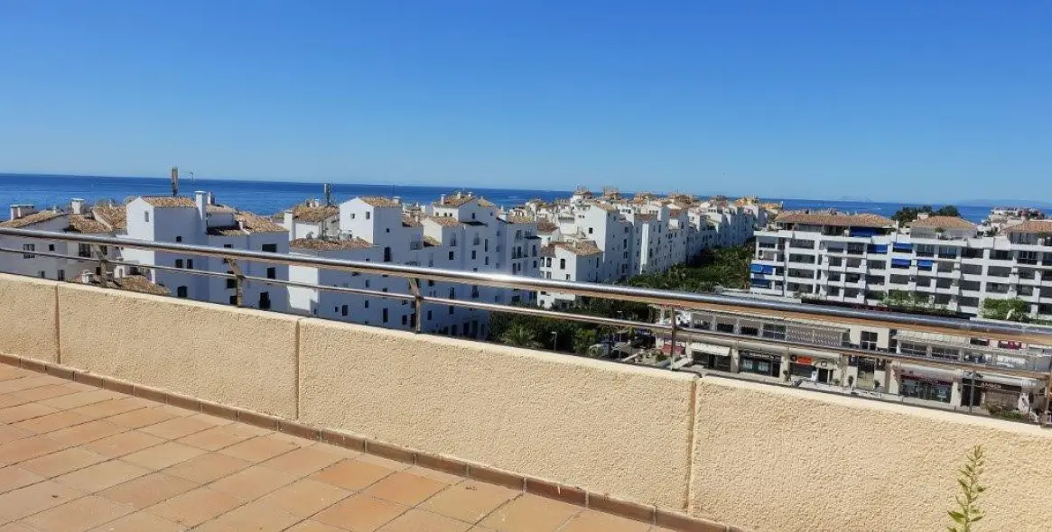 Short-term rent of penthouse in Puerto Banús 10